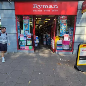 Bild von DHL Express Service Point (Ryman Chiswick)