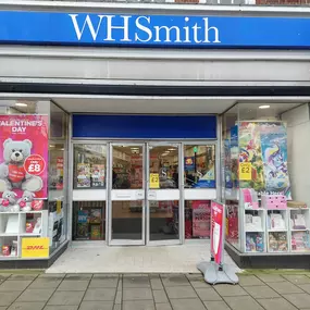 Bild von DHL Express Service Point (TGJones Ruislip (formerly WHSmith)