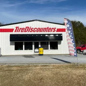 Tire Discounters on 990 Thinwood Drive in Newport