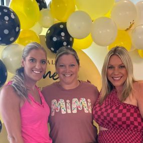 Such a BEE-autiful weekend celebrating baby Londyn ???????????? We are so excited for Fannie’s new title, MIMI  ????????