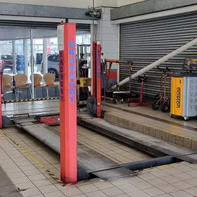 Inside the Citroen Service Centre Hull workshop