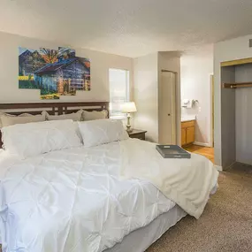 Large Bedroom En-Suite Bathroom