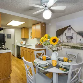 Fully Equipped Eat-In Kitchen
