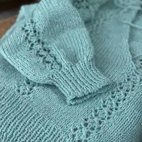 Bind-offs are such an important part of finishing. This is my first-ever Italian bind-off and I’m sure it will look better on the second sleeve! ????

Crystal Pullover by @helgaisager, knit in Isager Spinni, Alpaca 1 and Alpaca 2 held together.