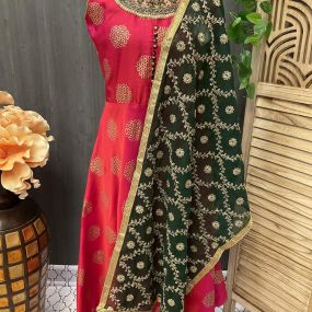 Bild von Anandi Fashions - Indian Clothing and Jewelry Store