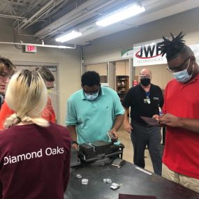 We are Diamond Oaks! The first choice in providing innovative career training to empower individuals and communities.
Start your FUTURE today - Call: (513) 574-1300