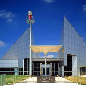 For this modern aviation facility, NOW Specialties collaborated with Meridian Constructors and GRW Willis Inc to install our high-performance NOW-2200 system. Engineered for durability and clean execution, the system elevates the airport’s exterior with sleek, functional design.