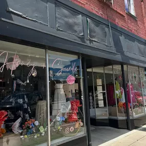 Our friends over at @honeyandsuede are having their two day WAREHOUSE SALE! Make sure to swing by and support them as they prep for their move a couple doors down.
