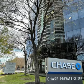 Chase building exterior in Houston, TX for Guide to Good Divorce