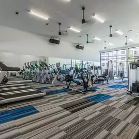 24/7 Fully Equipped High-Tech Fitness Center
