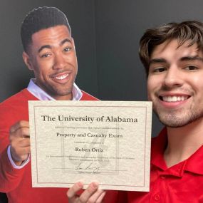 New Team Member Spotlight! 
Join me in welcoming Ruben Ortiz to the team! Ruben has a degree in finance from UAH and held various internships in financial planning. He is fluent in Spanish and brings so much to the team. As an account representative at State Farm he works closely with our customers to manage everyday risk and plan for the future!