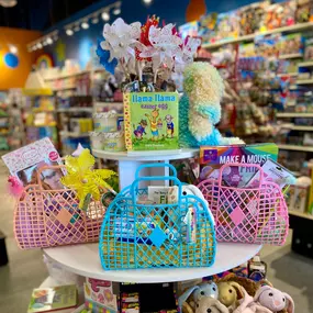 Looking for alternatives to a traditional Easter Basket? ???????? We love these Jelly Bags! ????  ❤️
Tweens will love them because they're hip and can be used long after the holiday.  Crafters love them, too!  ???? ????????