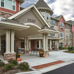 At Bel Rae Senior Living, our carefully selected, devoted associates promote the health and wellness of each of our residents. Contact us today.