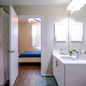 Bedroom & Bathroom