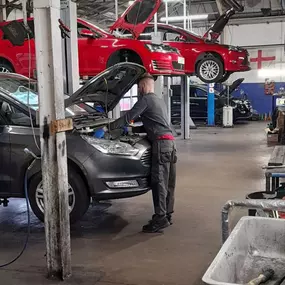 Cars inside Ford Service Centre Milton Keynes