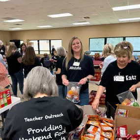 Lyndsy Temple Volunteering with Kidz Eatz