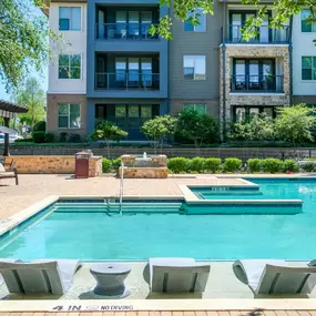 Swimming Pool with Sunning Ledge and Wifi