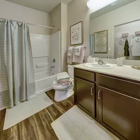 U Pointe Kennesaw - Bathroom 2