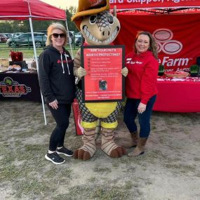 Come on out this afternoon starting at 4:00 and enjoy the Rodeo !!
All proceeds help support our local Humane Society!