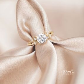 Discover the perfect harmony of vintage-inspired elegance with our engagement rings! ???? ✨