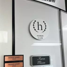 Just received our bronze honor bar today for 2023! ???? Honor club recognizes agents for consistently protecting customers' lives, deepening relationships, and honoring State Farm values.
Honor Club agents set themselves apart by building value, trust, and truly caring about their community. Looking forward to achieving more together!