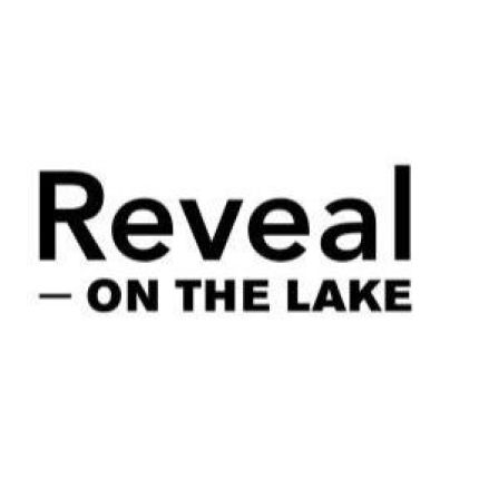 Logo fra Reveal on the Lake Apartments