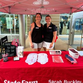 We had a great day at the Craft Fair at the Tanger Outlet Mall! It was great seeing everyone that stopped by our booth and all the kiddos that decorated a popsicle!