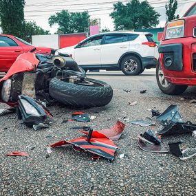 Being in a car accident can quickly turn your world upside down. Between taking care of your injuries, dealing with the insurance company, and oftentimes, the police, you need the experienced auto accident lawyers of Zunder and Associates to assess, negotiate, and advocate on your behalf.