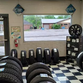 Johnny Wheels Tire Discounters on 846 South Hwy 25 W in Williamsburg