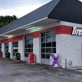 Johnny Wheels Tire Discounters on 846 South Hwy 25 W in Williamsburg