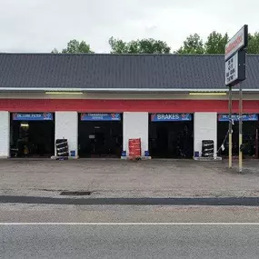 Johnny Wheels Tire Discounters on 846 South Hwy 25 W in Williamsburg