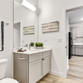 Modern Bathroom with Large Mirror