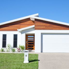 We offer a wide variety of types of garage doors so you can choose one that fits your preferences and objectives.
