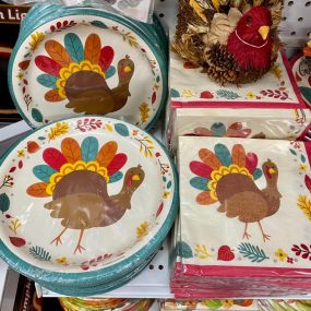 Make it easy this Thanksgiving with our gorgeous and sturdy paper tableware!