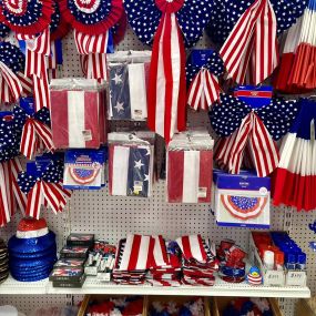 ????????????✨ Three cheers for the Red, White and Blue! We’ve got everything you need for a bang up Fourth of July celebration! Whether you are celebrating with a backyard BBQ, a neighborhood block party, attending a 4th of July parade, spending the day at the beach or just chilling and watching fireworks, we have all the party supplies, catering goods, patriotic wearables, red white and blue decorations and balloons to make your Independence Day amazing! ????????????????