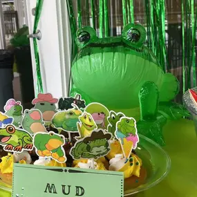 Hopped over to Carrington Lane for their Leap Year event!???????? Cutest mud cakes we’ve ever seen????????