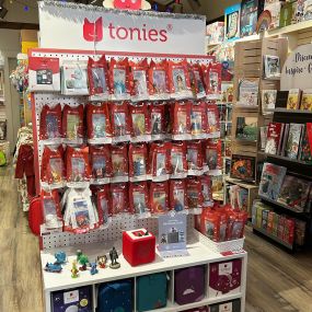 We might have gotten a “small” restock of tonies. ???? Just in time for the last week of holiday shopping. ???? So many characters back in stock including Elf on the Shelf and Holidays Songs 2, boxes, headphones, bags and the new Clever Tonies.