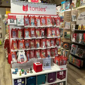 We might have gotten a “small” restock of tonies. ???? Just in time for the last week of holiday shopping. ???? So many characters back in stock including Elf on the Shelf and Holidays Songs 2, boxes, headphones, bags and the new Clever Tonies.