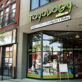 Bild von Toyology Toys - Royal Oak