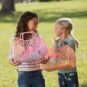 The Retro Basket is the cutest accessory for girls with nothing to hide.

Brings a touch of nostalgia to any outfit and doubles up as pretty storage in your home or studio.

Perfect for an Easter Basket, as a shopping tote, or a day at the beach!

Take it apart again to pack in your luggage for travel.