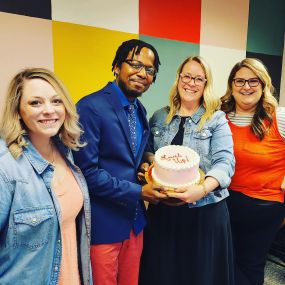 When your team reaches a big goal, you get your 2024 office mantra put on a champagne cake from @thebakeshoppedesmoines and you CELEBRATE!
????????????????????