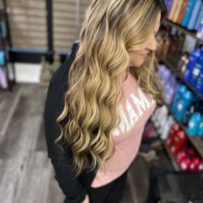 Color:Balayage with a glaze
Extensions: Full Head of Individuals custom coloring