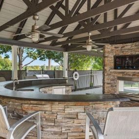 Outdoor grill and dine at Sandstone Creek