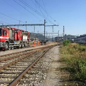 Kanalreinigung auf Schiene und Strasse