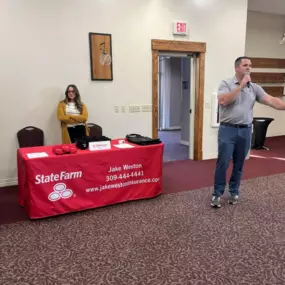 We had a great time at the Washington Chamber of Commerce community showcase last night! Thanks everyone who stopped by!
And yes they let me have a microphone again!