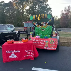 The sugar rush is on!! If you are coming out to Upper Deerfield Fire Dept tonight for trunk or treat, hit up Lilo, Stitch and Angel and get some goodies courtesy of your Halloween lovin Good Neighbor Ghouls!! ????
#bridgetonnj 
#cumberlandcountynj 
#upperdeerfieldfiredepartment 
#trunkortreat????