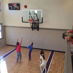 Wow, year around fun out of the elements with this 20′ x 24′ indoor basketball court.
????Not affected by moisture or humidity
????Low annual maintenance
????Versatile for multiple types of sports and activities