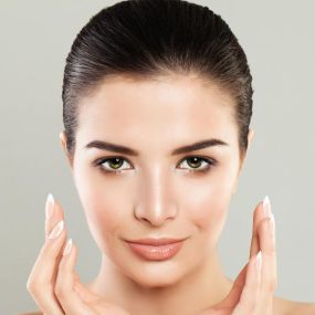 Turn to us for a non-surgical face lift alternative that doesn’t even use needle injections!