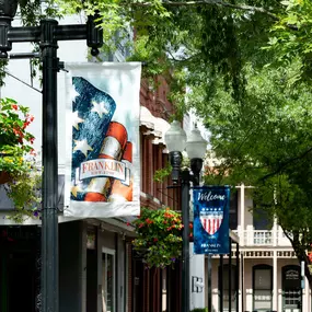 Shops in Downtown Franklin close to Camden Franklin Park in Franklin, TN