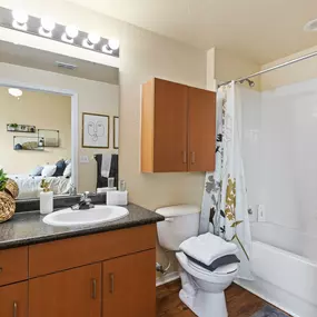 2nd Avenue Centre - Bathroom